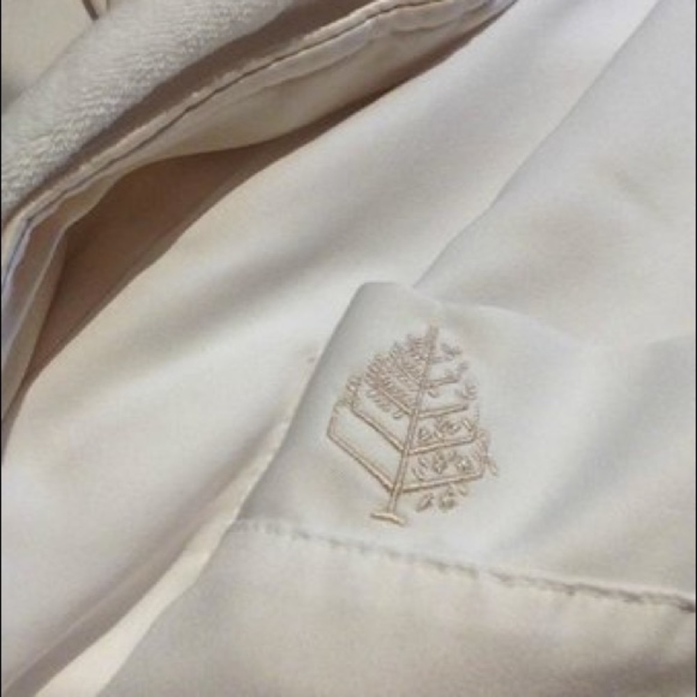 AUTHENTIC FOUR SEASONS BATH ROBE